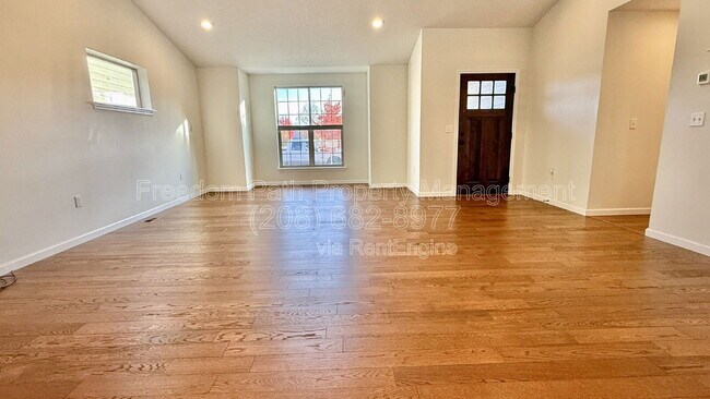 Foto del edificio - 1516 River Rock Rd