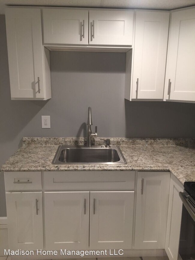 Building Photo - 2 br, 1 bath Apartment - 93 E Station Ave