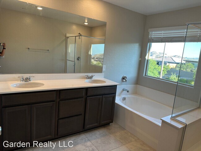 Foto del edificio - 5 br, 3 bath House - 12547 Island Bells Ave.,