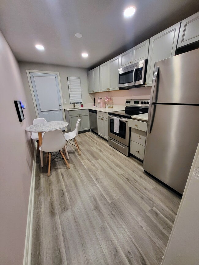 Building Photo - 3520 Post St