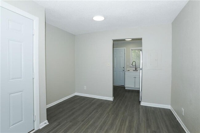 Building Photo - 2065 Alison Ct SW