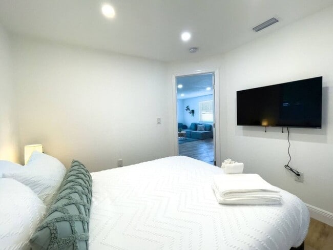 Building Photo - Beautiful New constriction Near Madera Beach
