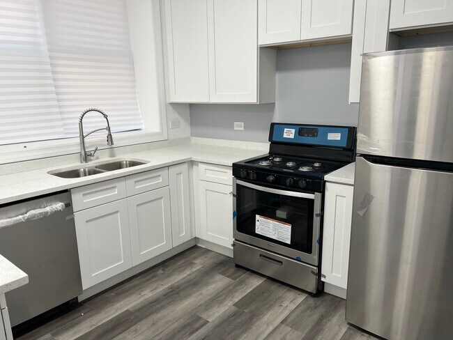 Building Photo - 2140 S Fairfield Ave