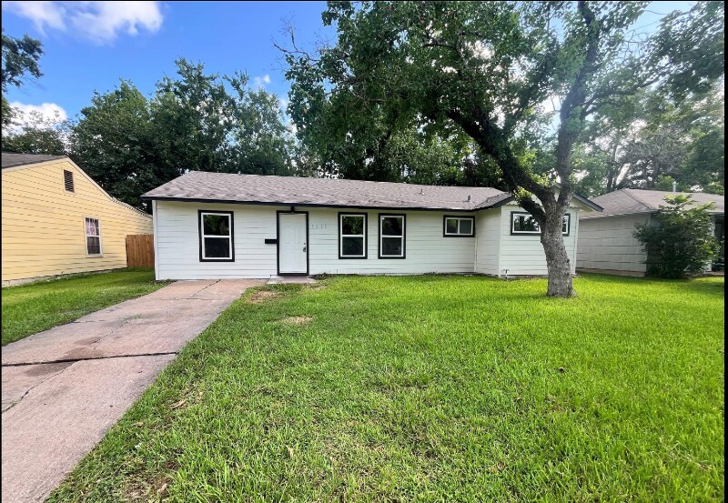 Foto principal - 5915 Beldart St