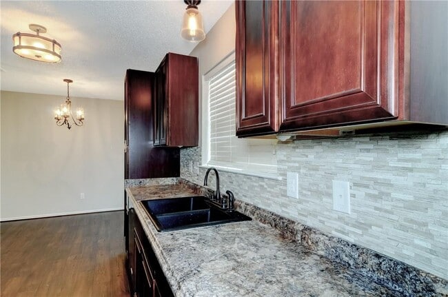 Building Photo - 1704 Northbrook Ln