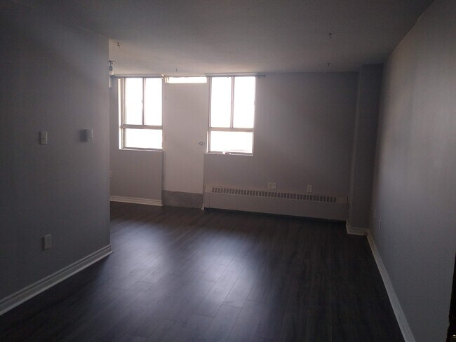 Building Photo - 12 Shandon Dr