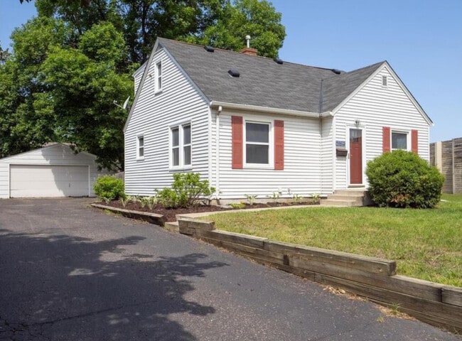 Building Photo - 4032 Webster Ave S