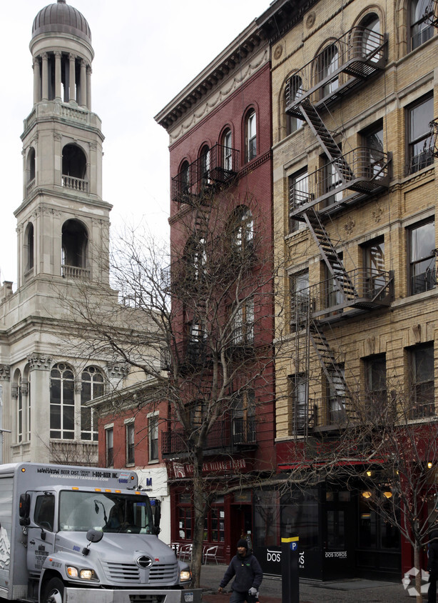 Building Photo - 13 Carmine St