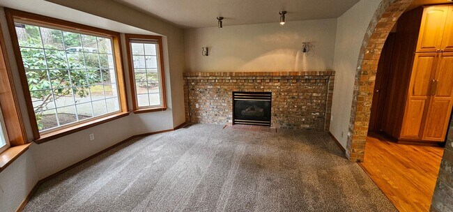 Building Photo - Spacious McCormick Woods Home