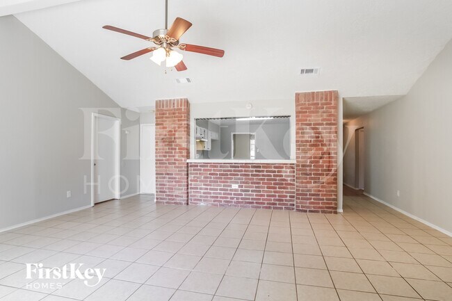 Foto del edificio - 24119 Lone Elm Dr