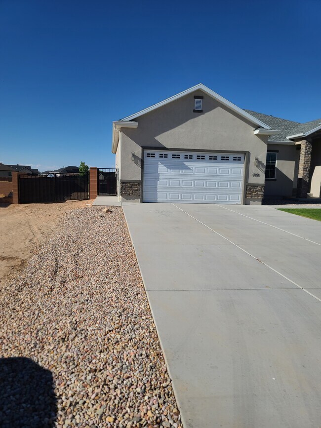 Building Photo - 2156 W War Admiral Ln