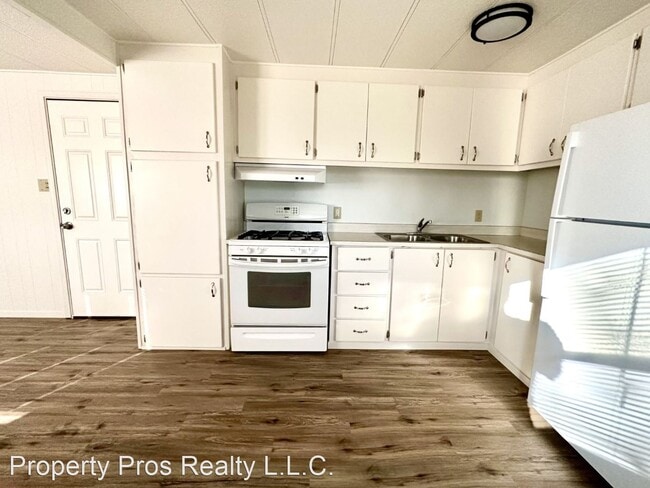 Building Photo - 2 br, 1 bath House - 1626 E. Coconino St. #5