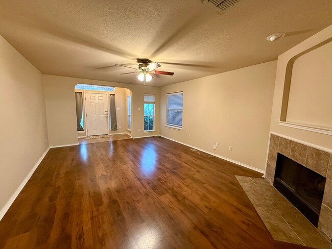 Building Photo - 346 Lucille