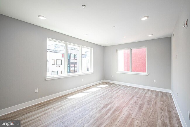 Building Photo - 746 S 16th St