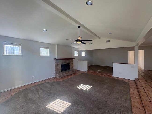 Foto del edificio - Nice 4B/2BA w/ Attached Garage & Fenced Yard