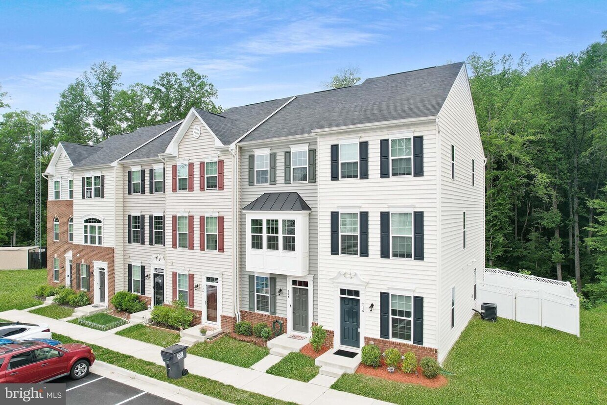 716 River Crest Way, Fredericksburg, VA 22405 Townhome Rentals in