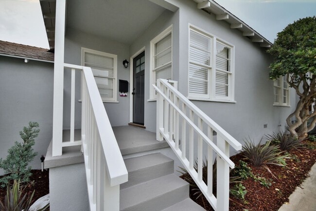 Building Photo - 1350