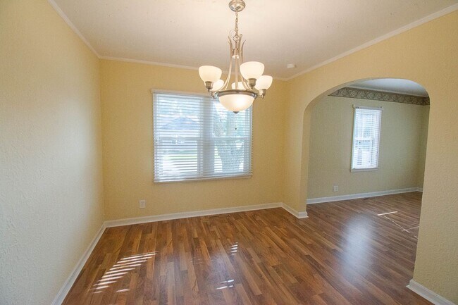 Foto del edificio - 1003 6th St NW/700 9th Ave NW