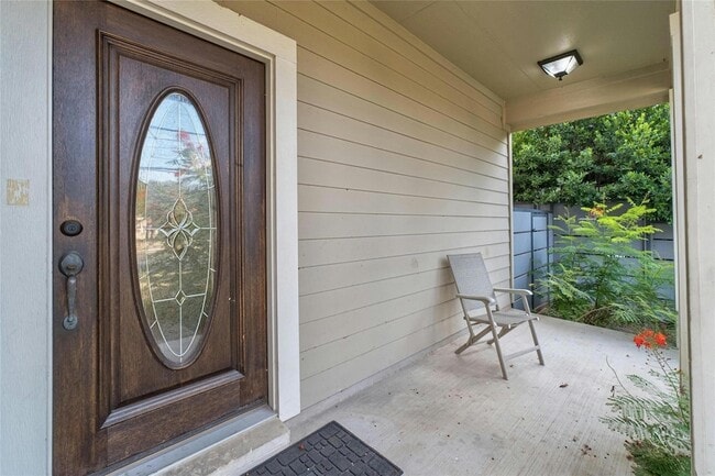 Building Photo - 2502 W 7th St