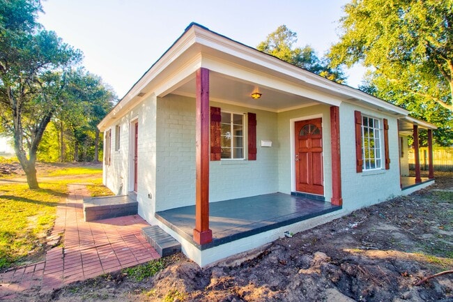Building Photo - 3000 Pine Needle Rd