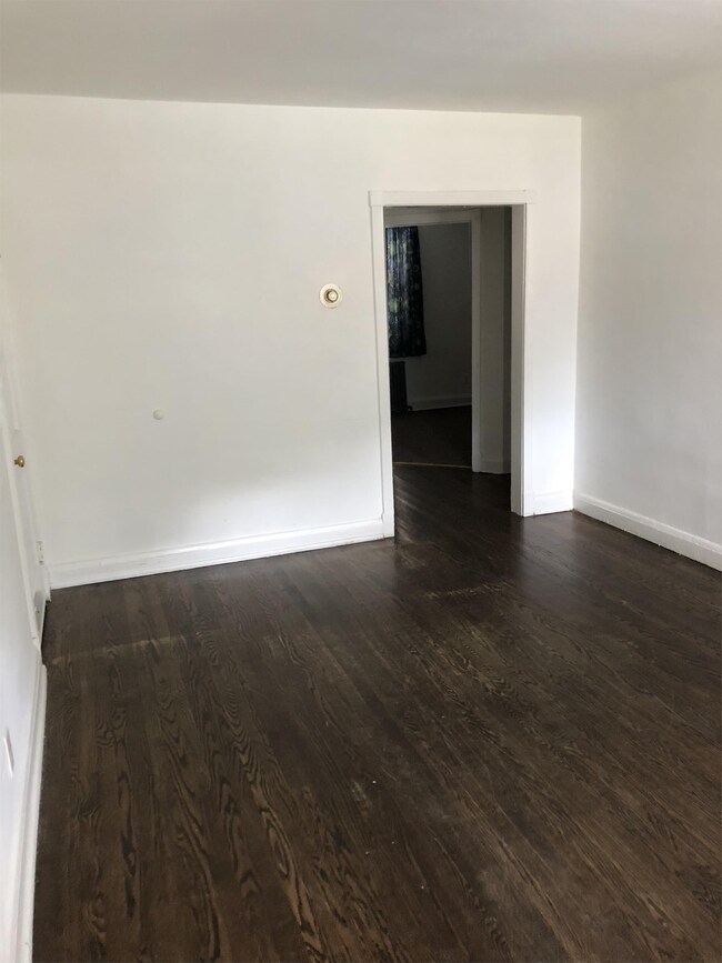 Foto del edificio - 925 St Dunstans Rd