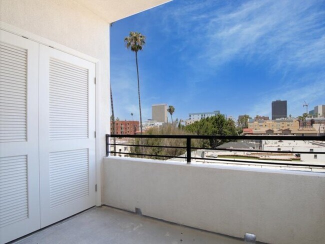 Modelo 1A View (algunos apartamentos) - 928 S Berendo St