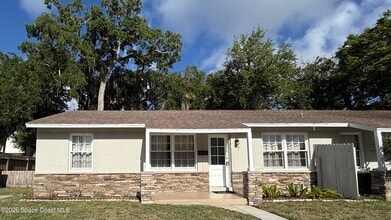 Building Photo - 27 Seminole Dr