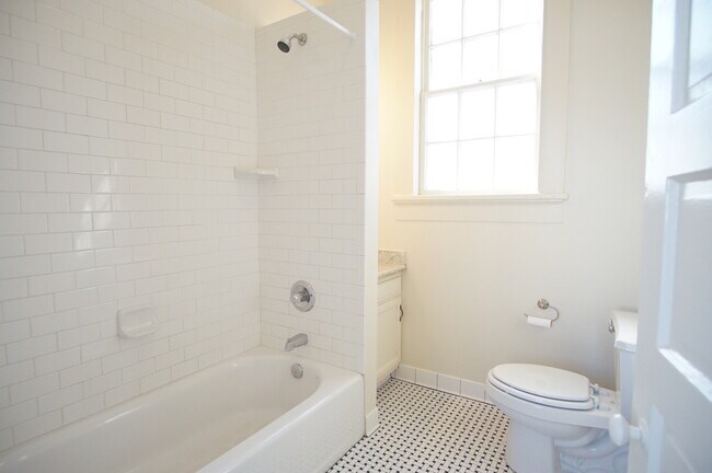 clean look in this updated bathroom. - 1123 Dublin St