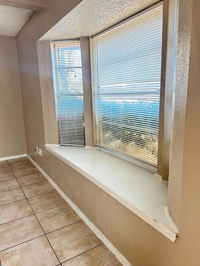 Building Photo - Well-Maintained 3-Bed / 2.5-Bath Home in Central Arlington