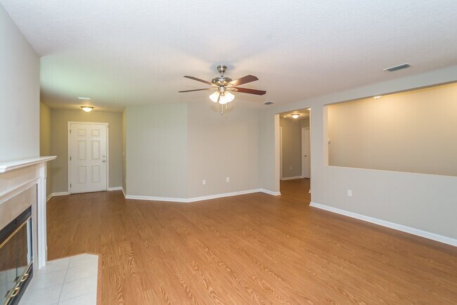 Foto del edificio - 1071 Collinswood Dr W