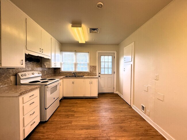 Building Photo - Welcome Home!
