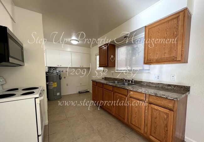 Building Photo - 19199 Beauchamp Dr