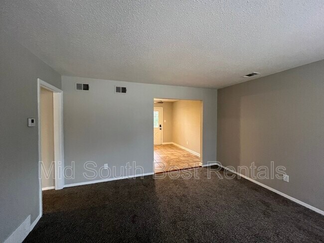 Foto del edificio - 2178 Pamela Dr