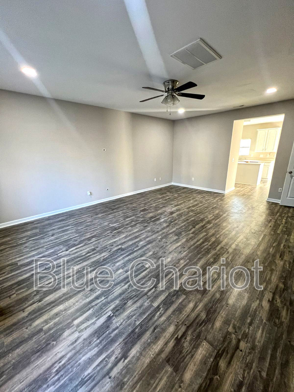 Building Photo - 424 Alero Rd