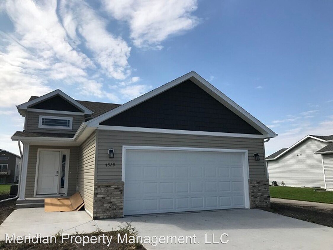 4529 13th St S, Moorhead, MN 56560 House Rental in Moorhead, MN