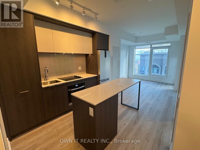 Photo du bâtiment - 395 Square One Dr