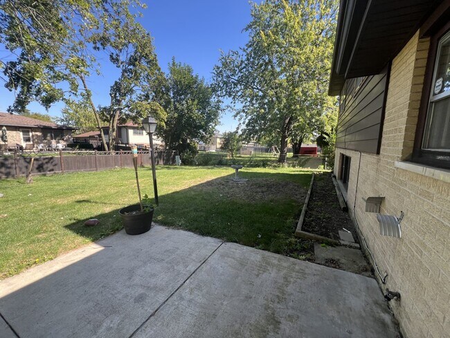 Foto del edificio - 1214 Iroquois Ln