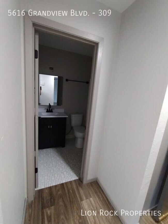 Building Photo - 5616 Grandview Blvd