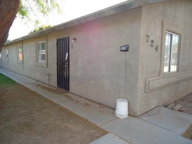 Building Photo - 724 A St