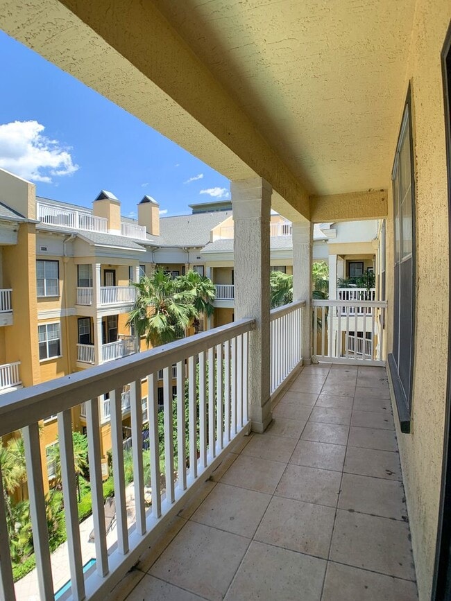 New listing 2/2 with pool view - New listing 2/2 with pool view House