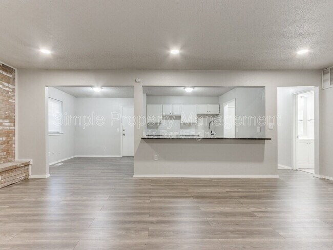 Foto del edificio - 8508 Candlewood Dr