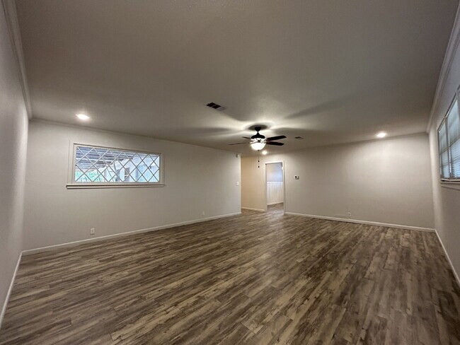 Building Photo - Beautiful Home in LISD School District!