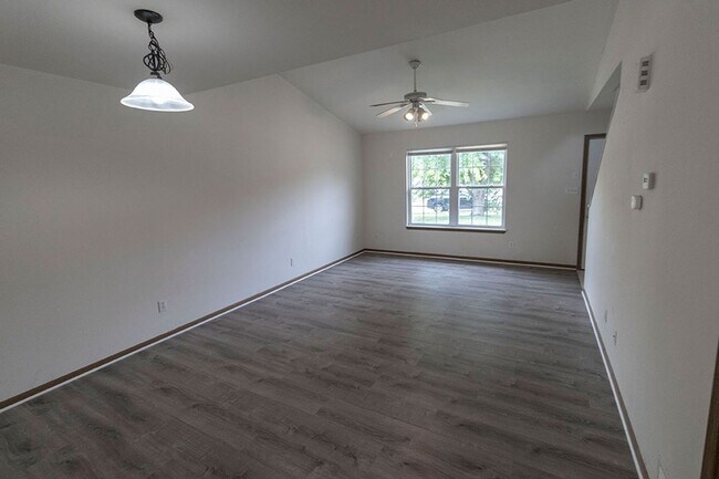 Foto del edificio - 3609-3611 Zinnia Dr.