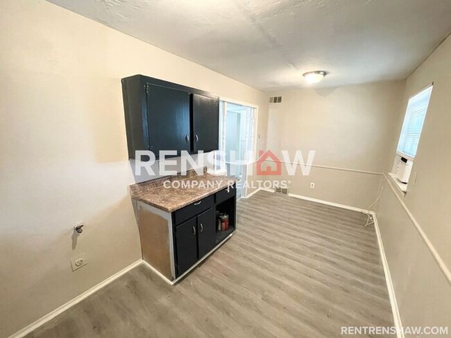 Building Photo - Renovated 3/1 North Parkway Village Home N...