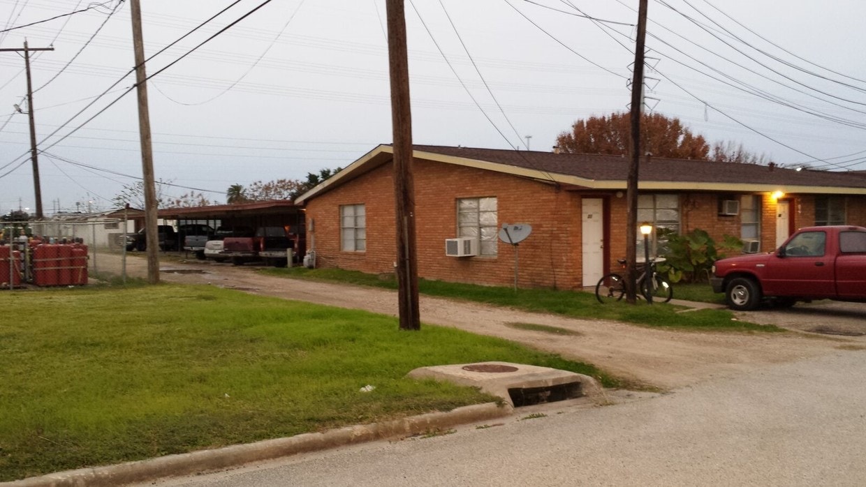 Primary Photo - 811 N Avenue F