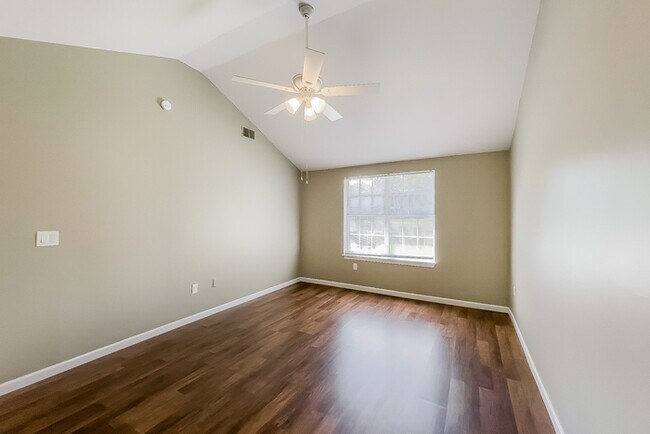 Foto del edificio - 8203 Quail Hollow Ct