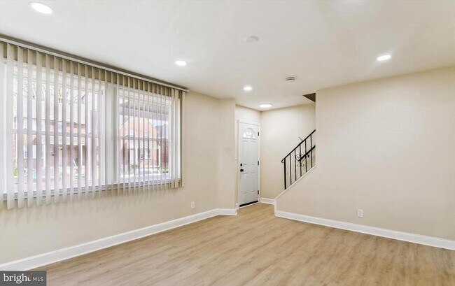 Foto del edificio - 3312 Royce Ave