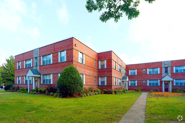 Building Photo - Parkwood Manor