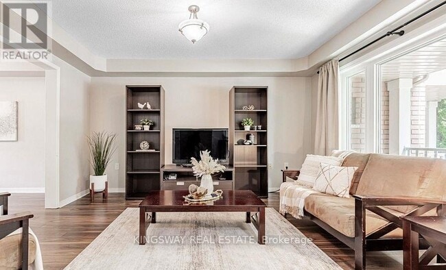 Photo du bâtiment - 215 Equator Crescent