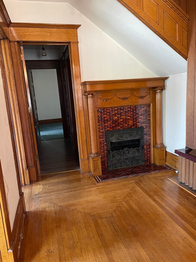foyer - 330 4th Ave